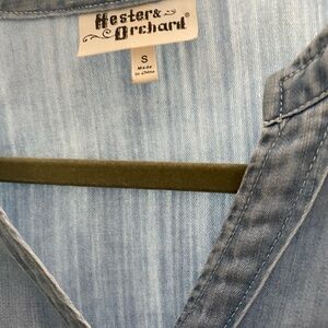 Hester & Orchard Women's Light Blue Button Down Shirt